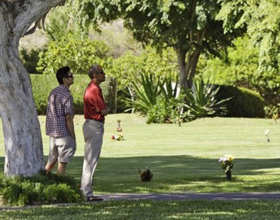 Obama at Punchbowl Cemetery - Hawaii vacation
