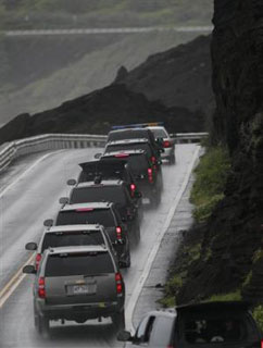 Obama motorcade on the way to Hanauma Bay