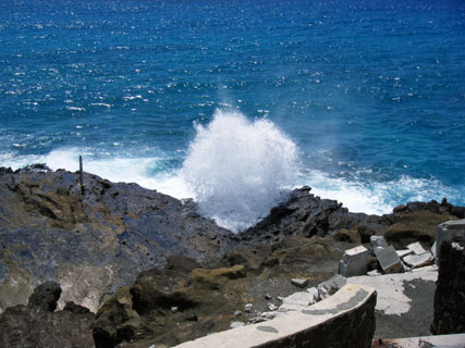 Halona Blowhole spraying water