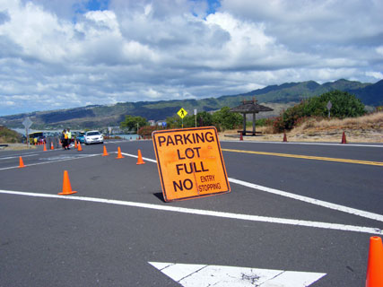  Hanauma Bay parking lot full  sign