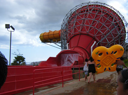 Hawaii Water Park - Tornado raft