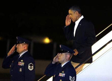 Obama arrives Honolulu Hawaii at Hickam - 2013